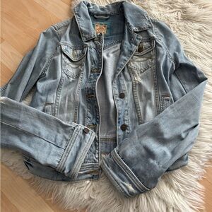 Abercrombie & Fitch Womens’ Light Distrsssed Denim Jscket L
